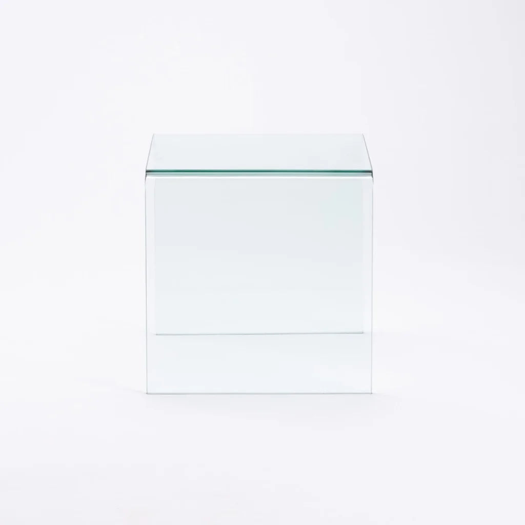 Clear Flute Reagul Glass Table