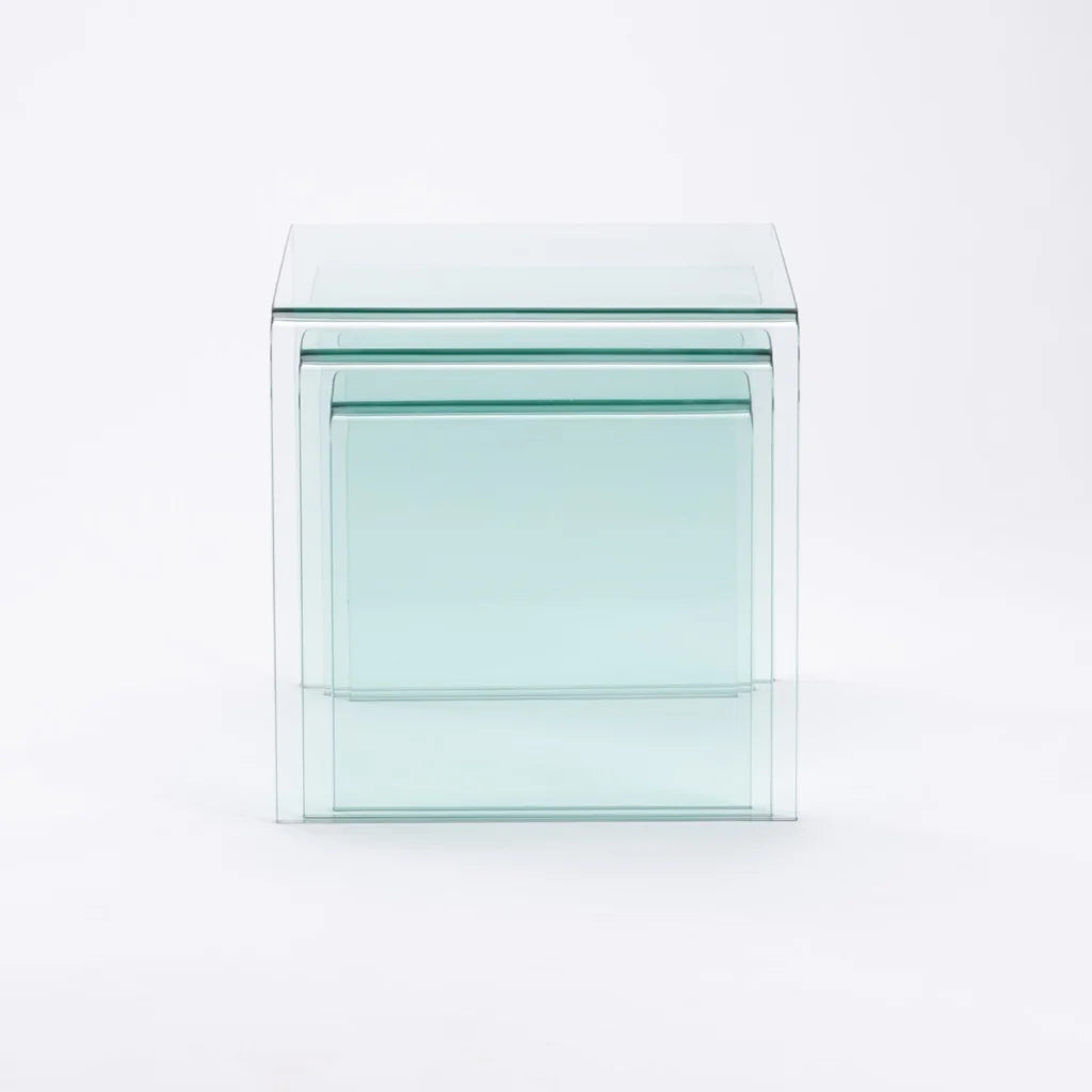 Clear Flute Reagul Glass Table